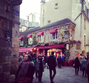 Le Marais, my other favorite neighborhood. Such a beautiful place - cobblestone walkways, alleys filled with people, sidewalk cafes...and the shopping is AMAZING.